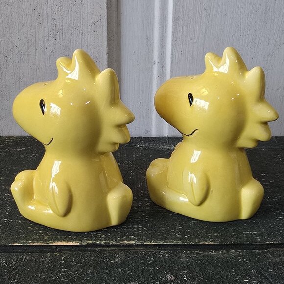 Peanuts Woodstock Salt & Pepper Shaker Set Ceramic Yellow Flowers Vintage New - Picture 6 of 16